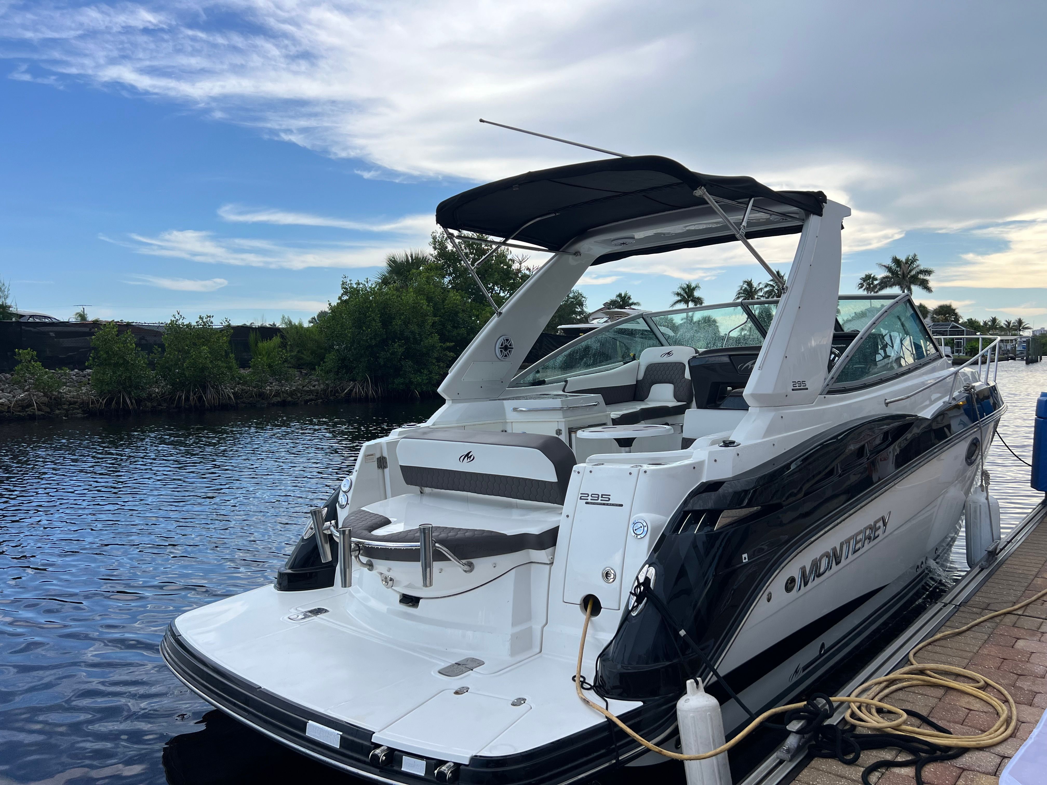 2016 Monterey 295 Sport Yacht