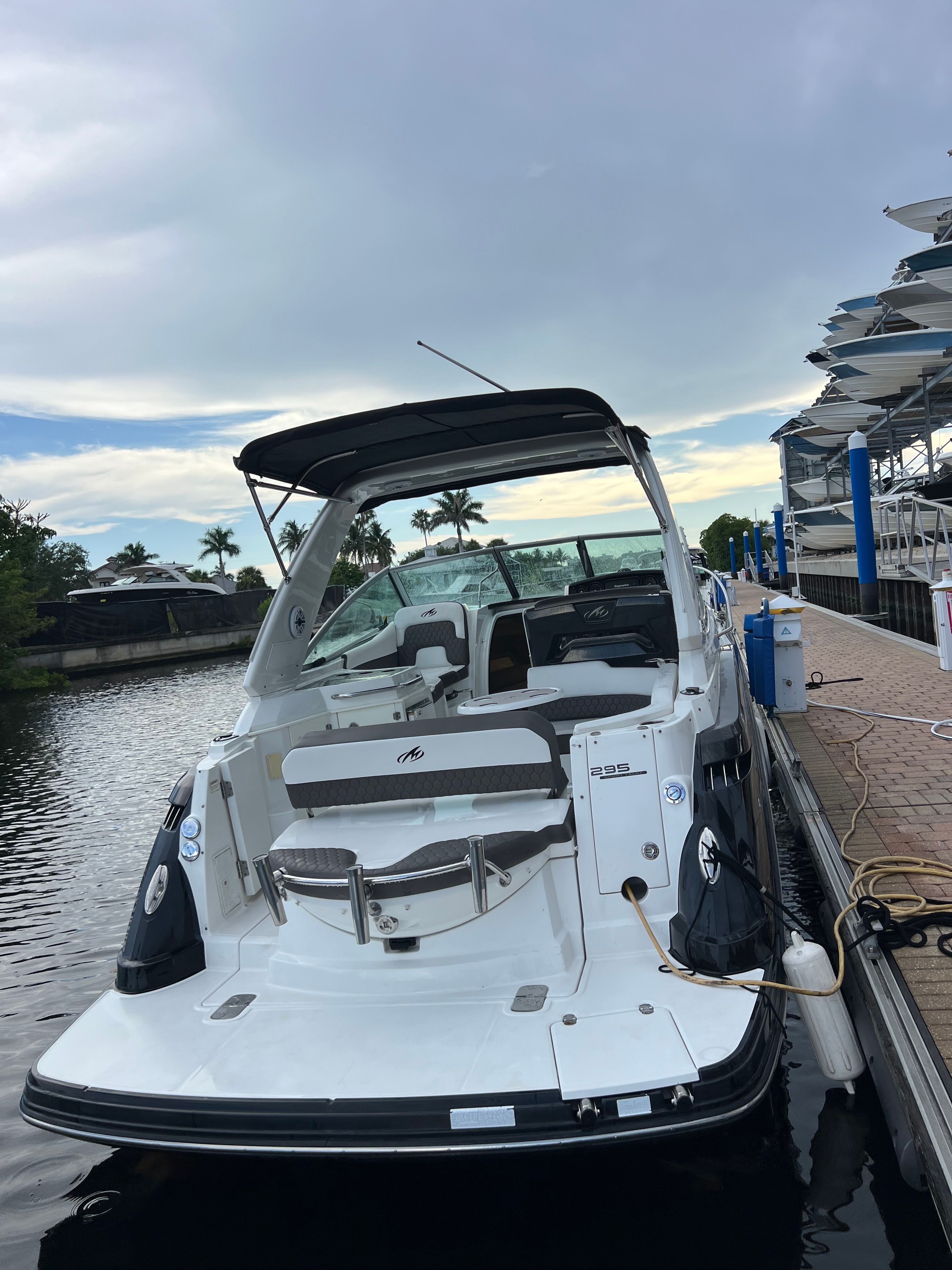 2016 Monterey 295 Sport Yacht
