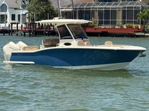 Scout 277 LXF 2023 Scout 277 LXF boat on water, featuring sleek design and modern amenities.