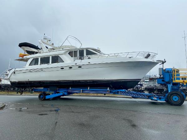 2001 Navigator 61 Pilothouse