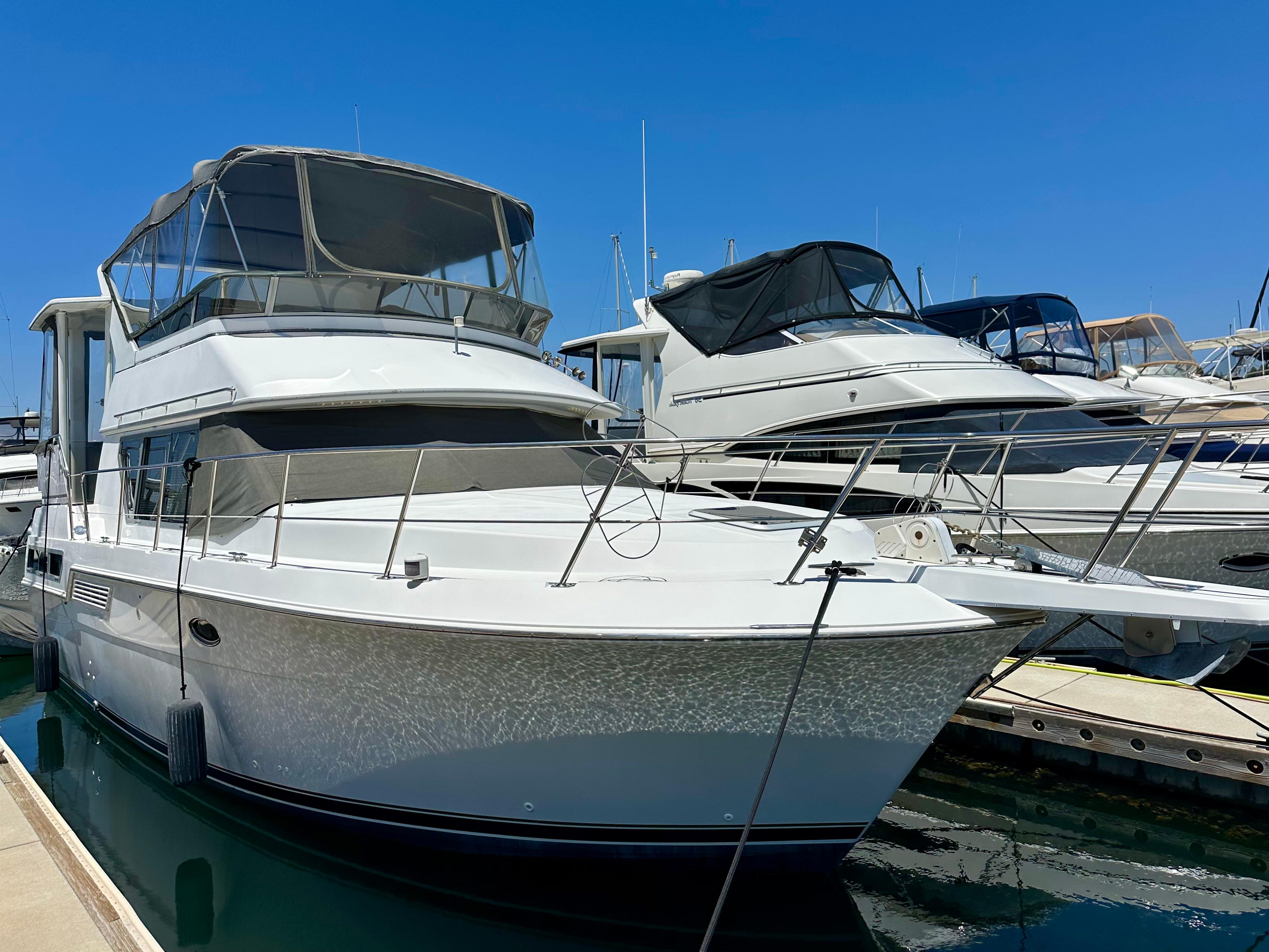 1996 Carver 370 Aft Cabin