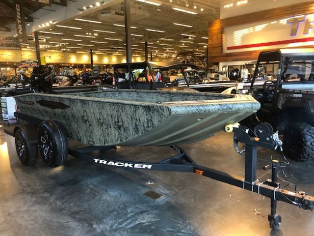 2026 Tracker G1650T DB