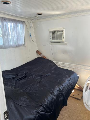 1989 Sun Tracker House Boat