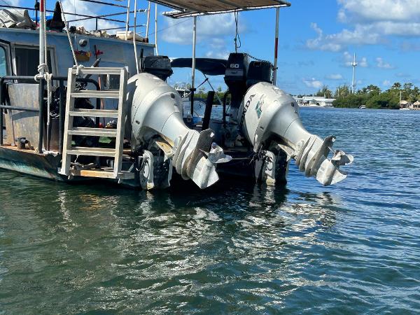 1989 Sun Tracker House Boat