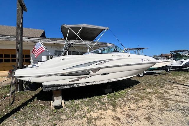2004 Sea Ray 200 Sundeck