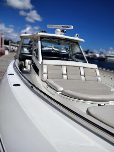 2018 Boston Whaler 420 Outrage