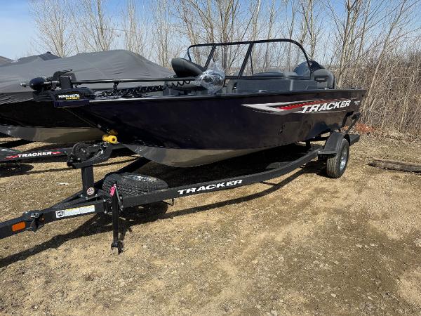 Tracker Pro Guide V-175 Combo 2025 Tracker Pro Guide V-175 Combo boat on trailer, parked outdoors.