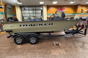 Tracker Targa V-18 WT 2026 Tracker Targa V-18 WT boat in showroom.