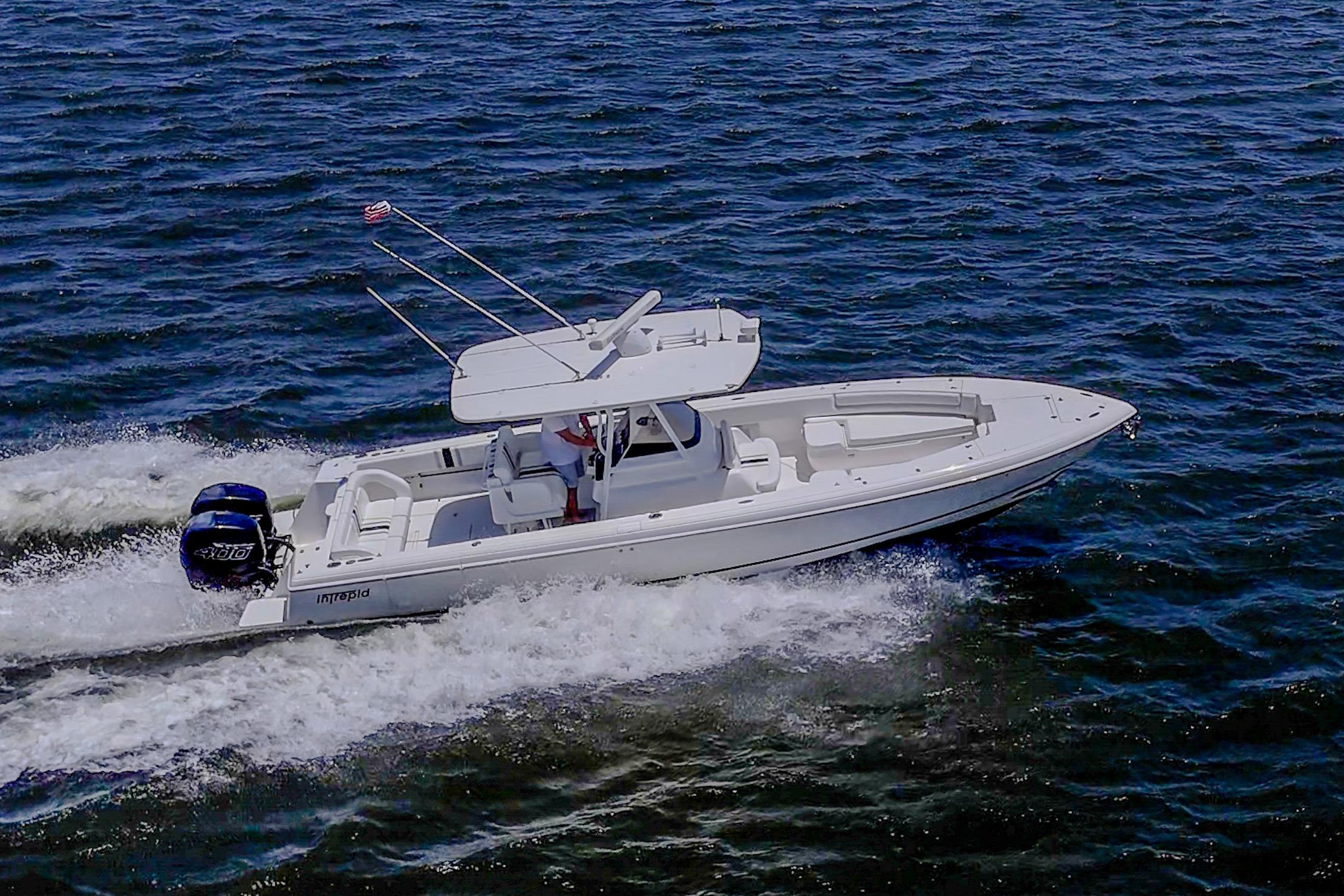 2010 Intrepid 323 OPEN