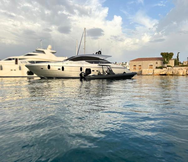 Pershing 64