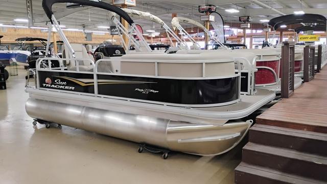 2025 Sun Tracker Party Barge 16 DLX