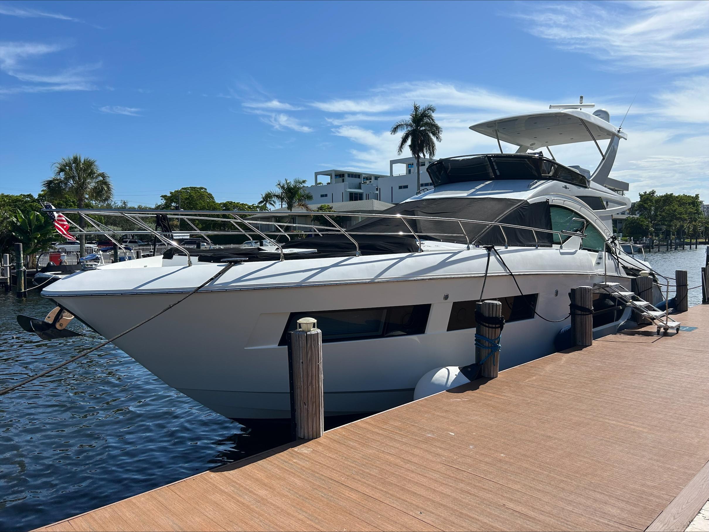 2017 Cruisers Yachts 60 Fly