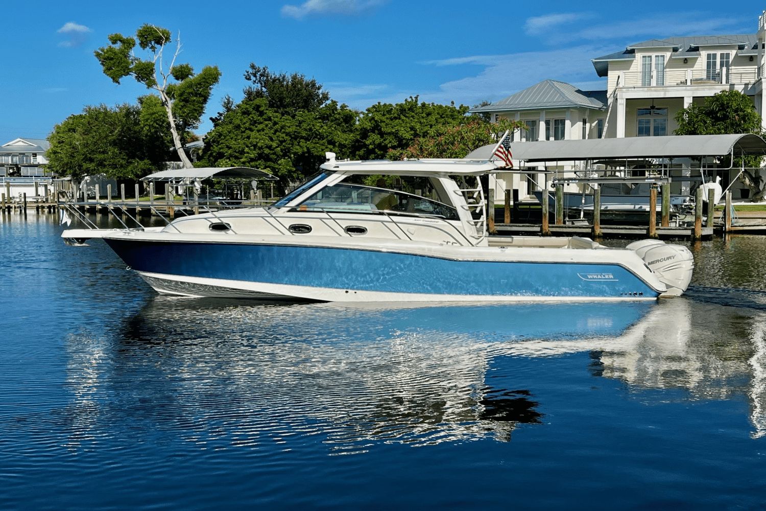 2018 Boston Whaler 345 Conquest