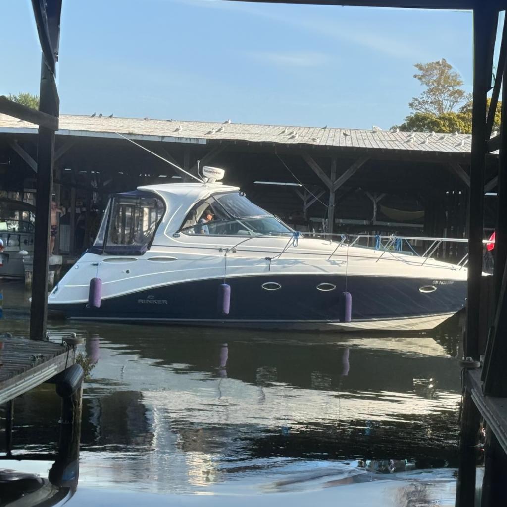 2009 Rinker 360 Express Cruiser