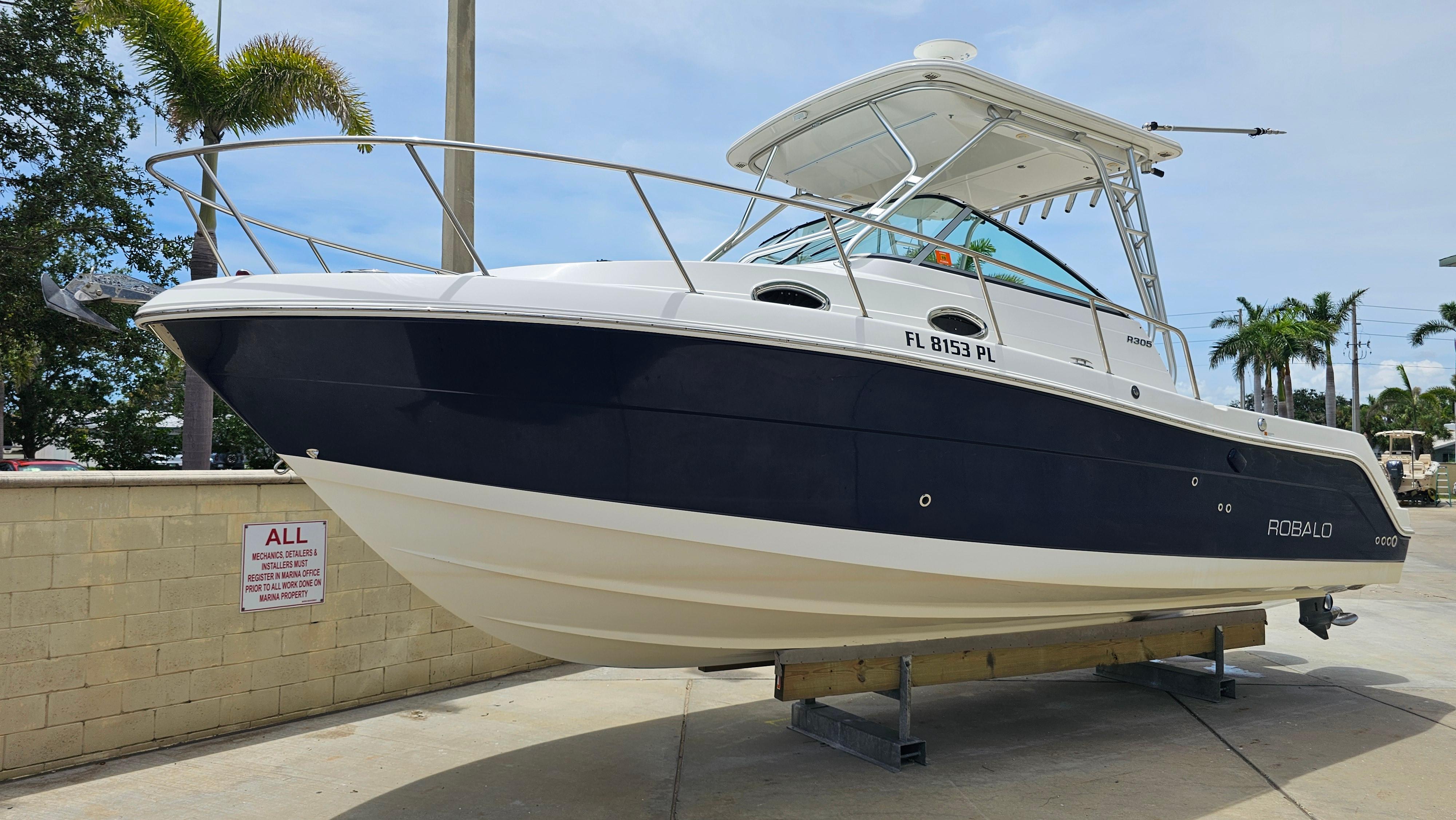 2013 Robalo R305 Walkaround