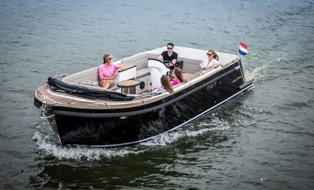 2025 Maxima 820 Retro