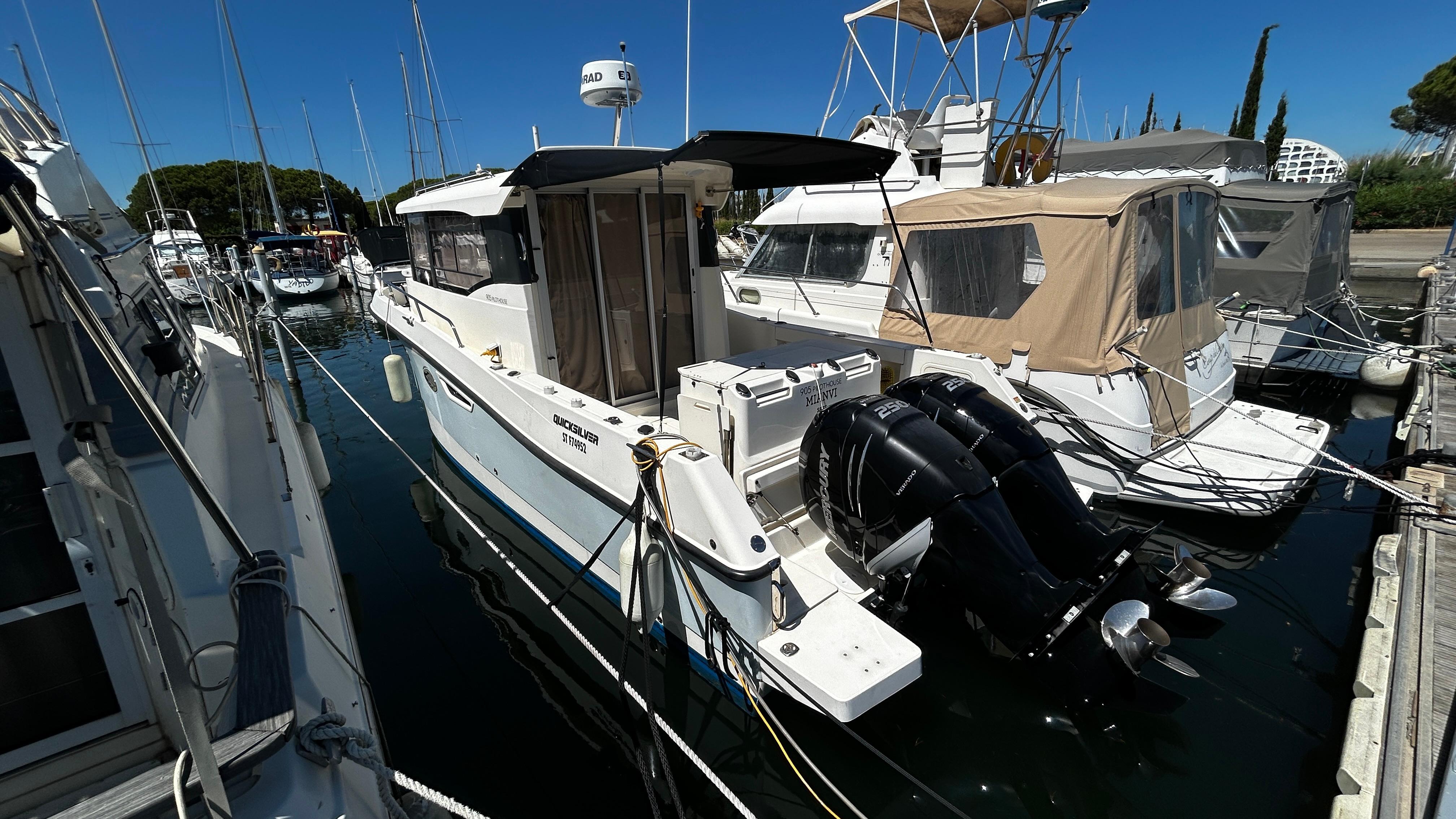 2018 Quicksilver 905 Pilothouse