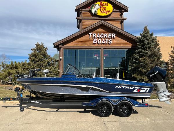 Nitro ZV21 2024 Nitro ZV21 boat displayed at Bass Pro Shops Tracker Boats.