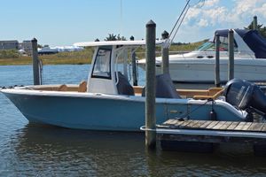 Sea Hunt Ultra 255 SE 2019 Sea Hunt Ultra 255 SE boat docked in a marina with Yamaha engine.