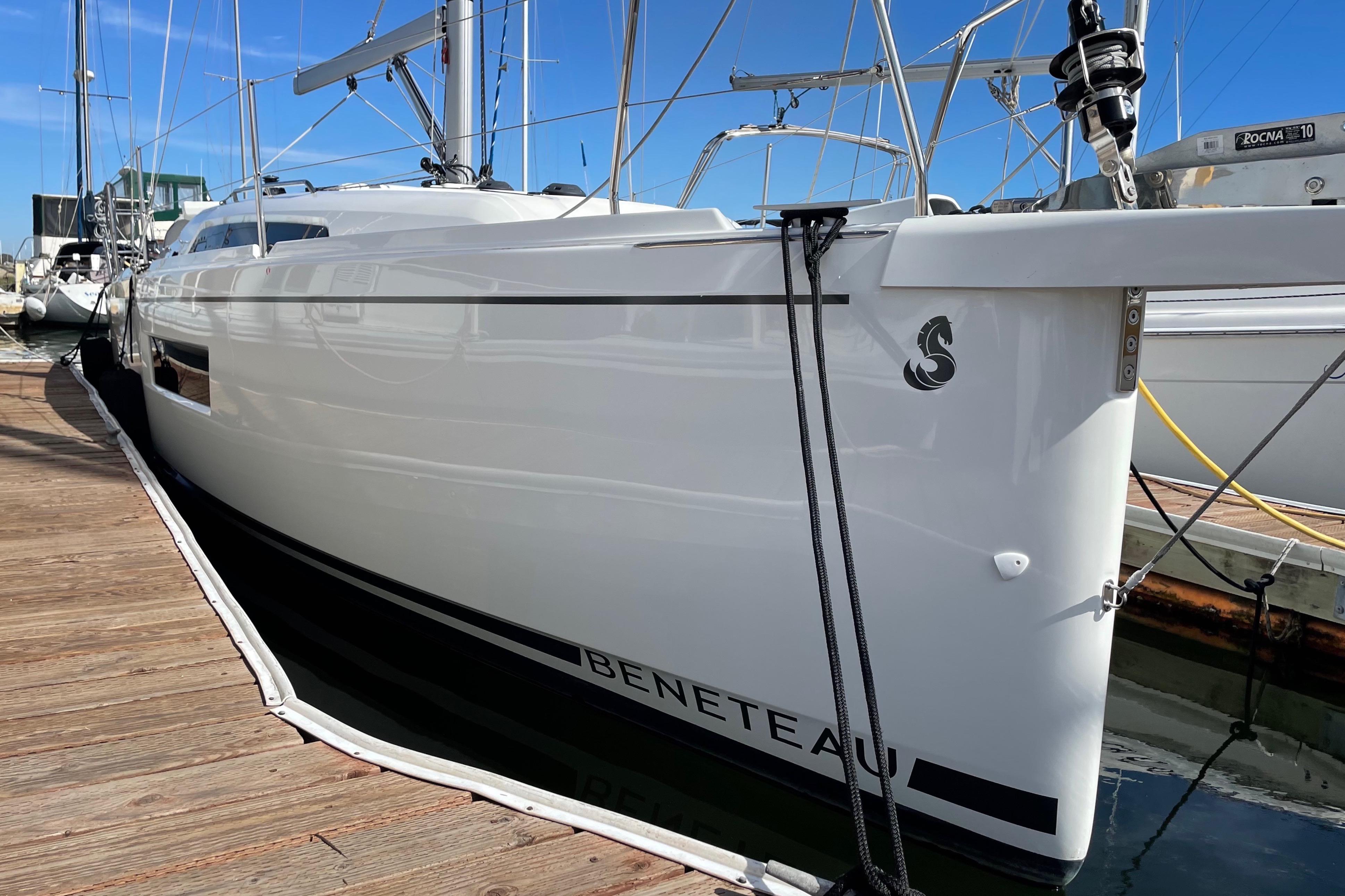 2021 Beneteau Oceanis 30.1