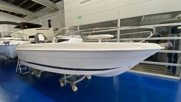 2025 B2 Marine CAP FERRET 522 OPEN