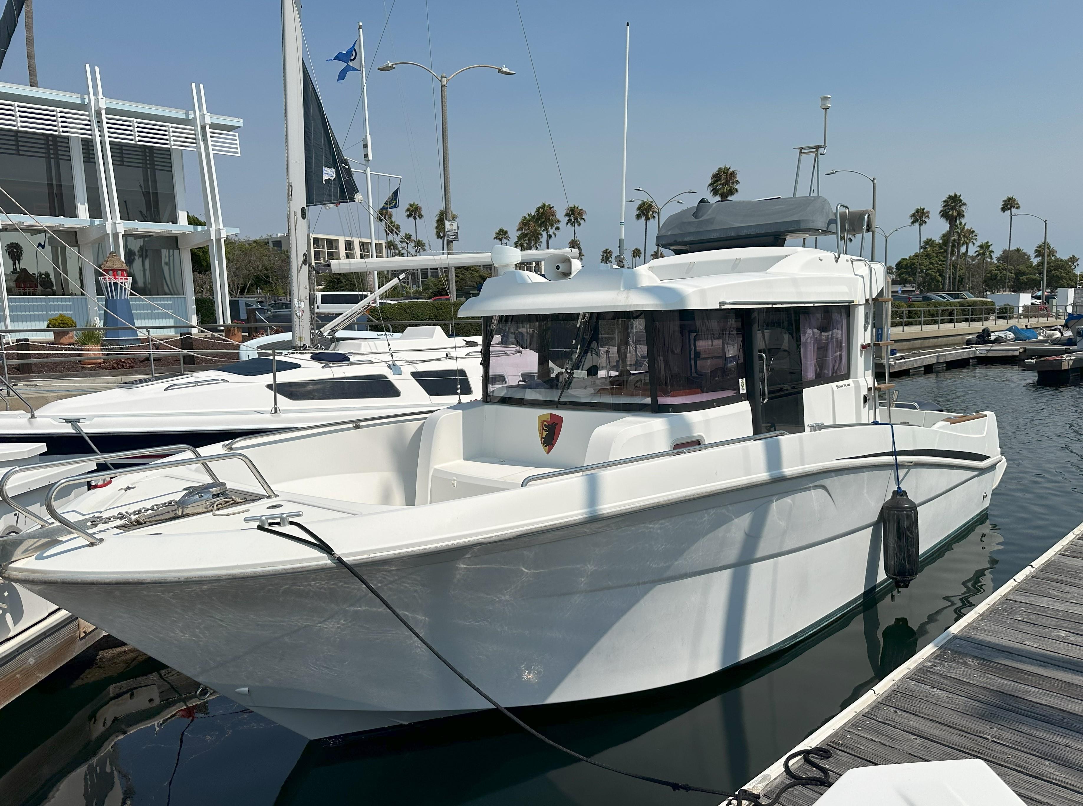 Beneteau Barracuda 9 Fly 2012 Beneteau Barracuda 9 Fly moored at a marina dock.
