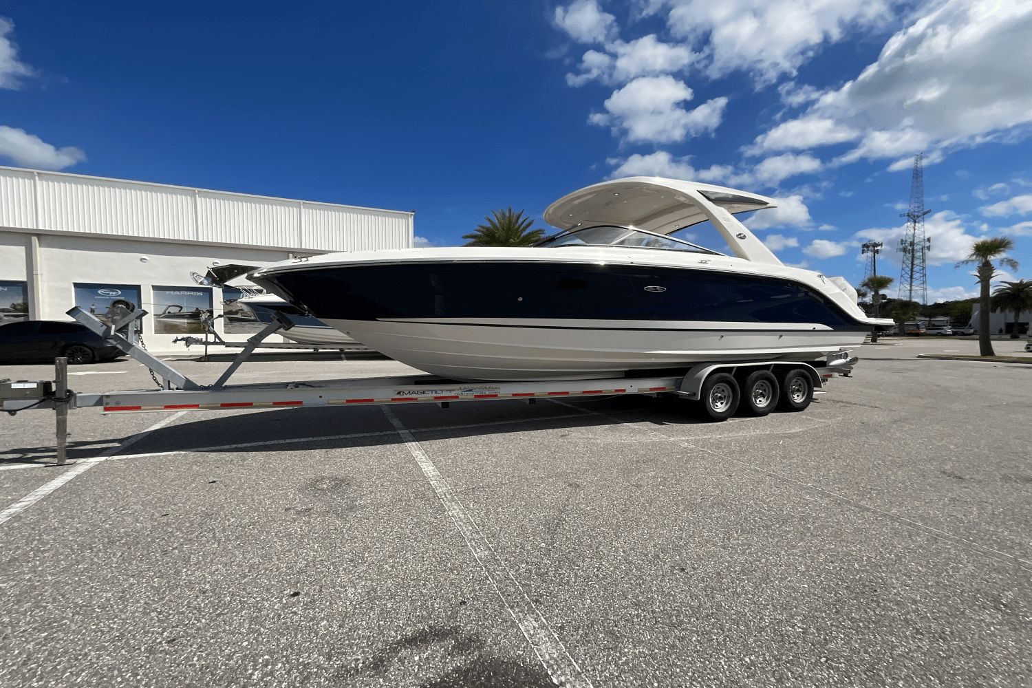 2026 Sea Ray SLX 310 Outboard
