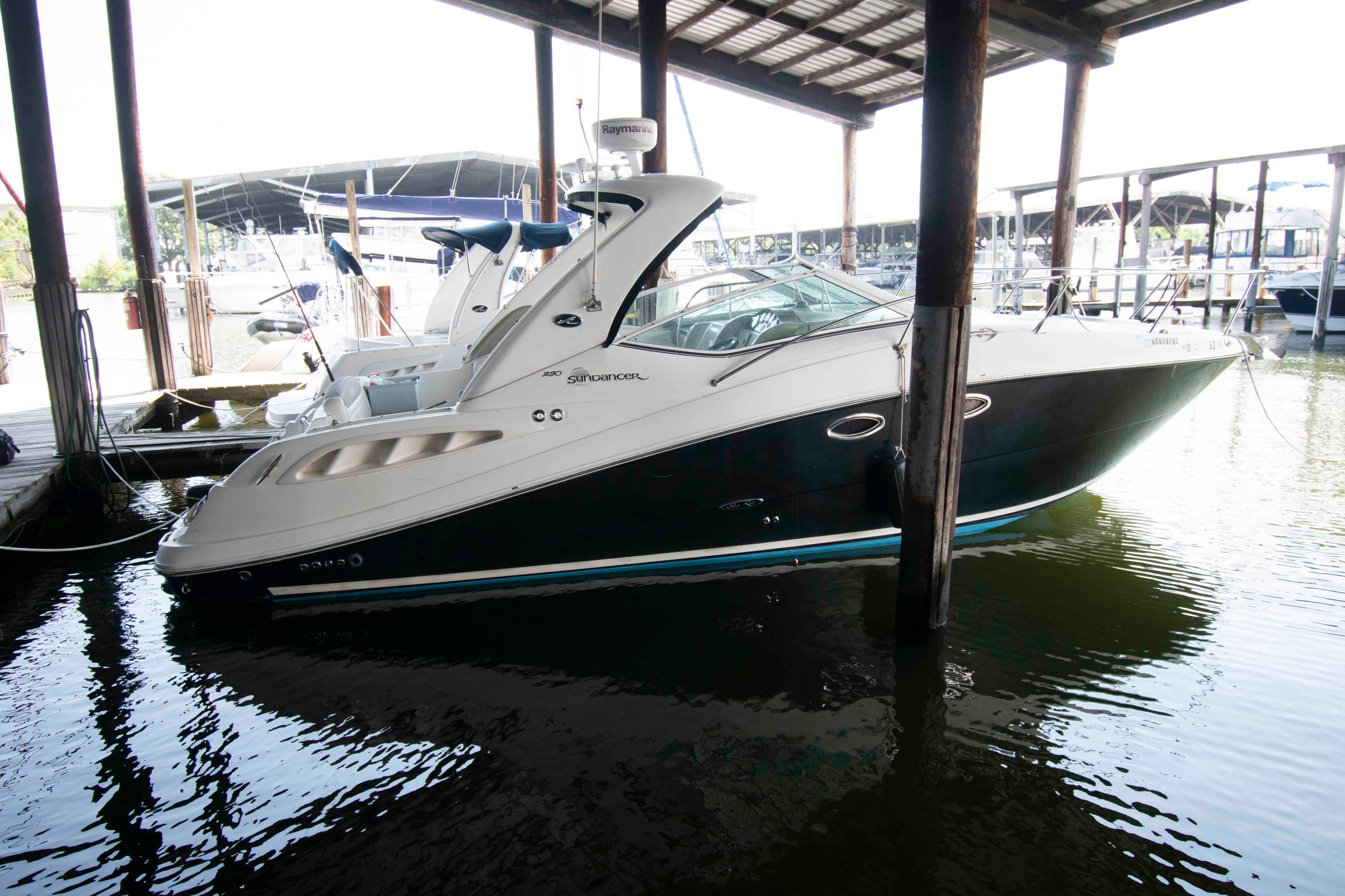 Sea Ray 290 Sundancer 2006 Sea Ray 290 Sundancer docked in a marina under a covered shelter.