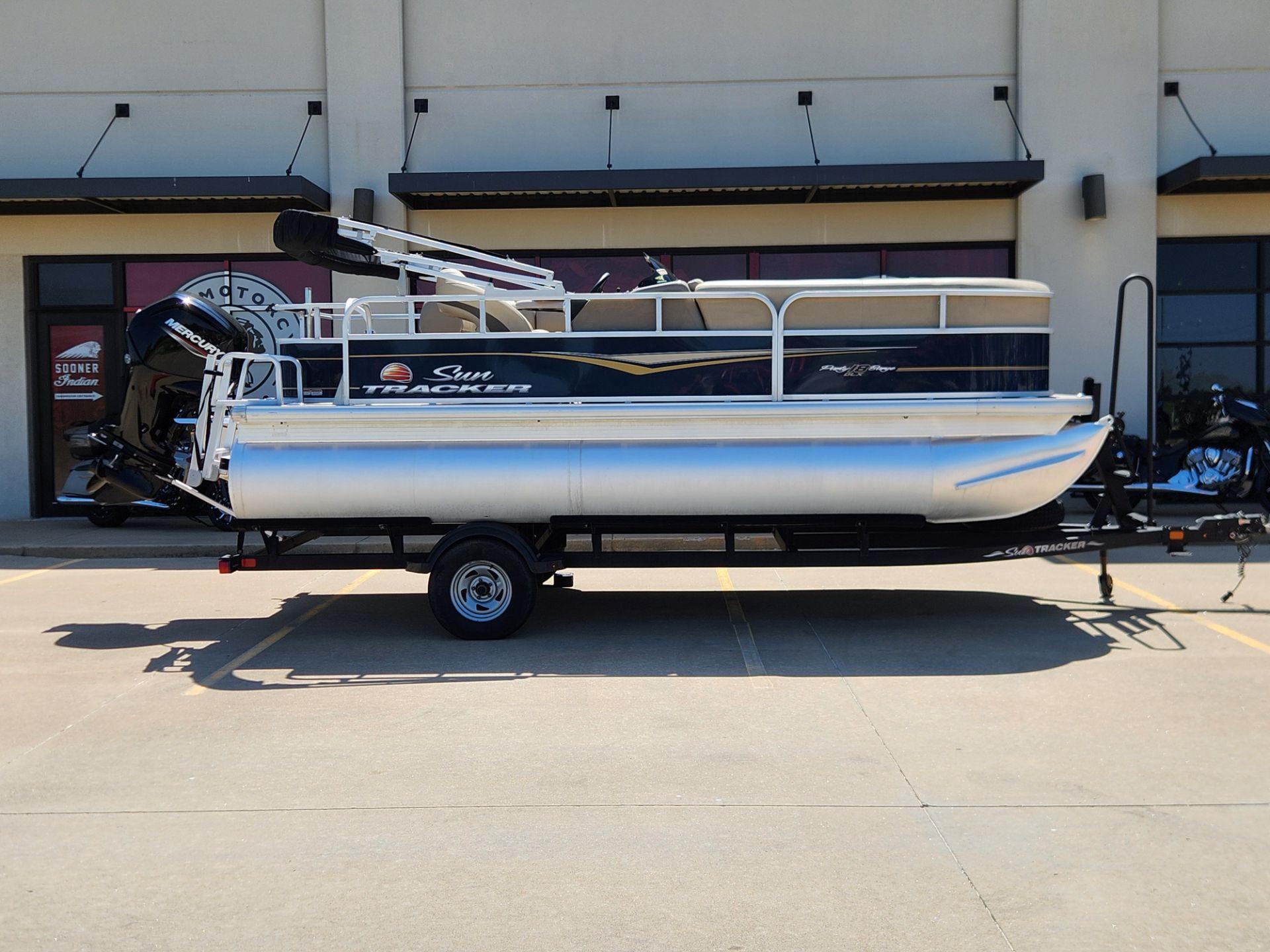 2022 Sun Tracker Party Barge 18 DLX