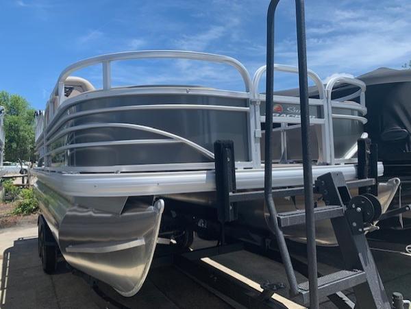 New 2023 Sun Tracker Fishin' Barge 20 DLX in Independence, MO