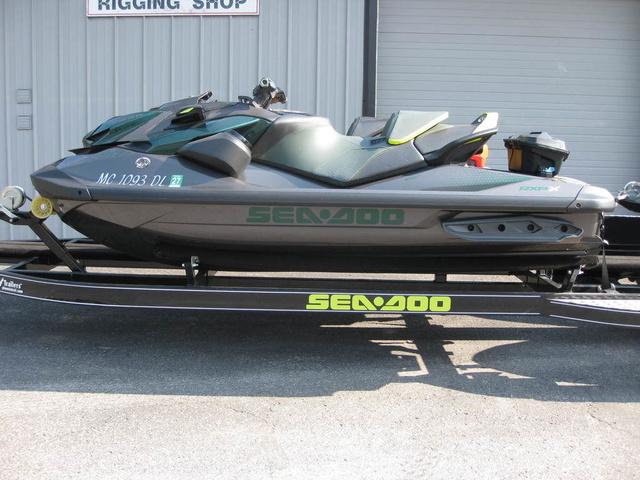 2023 BRP Sea-Doo RXP-X APEX 300 TECH PKG, EXCLUSIVE RACING GREEN