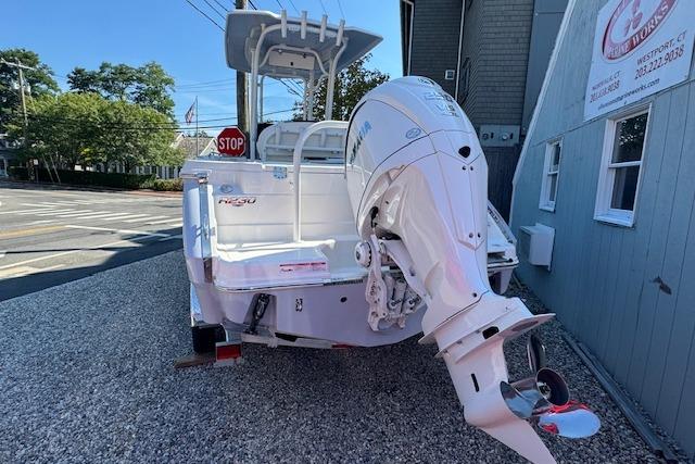 Robalo R230 Center Console
