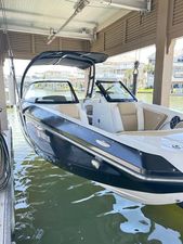 Scarab 255 H.O. Platinum 2016 Scarab 255 H.O. Platinum boat docked in a covered marina.