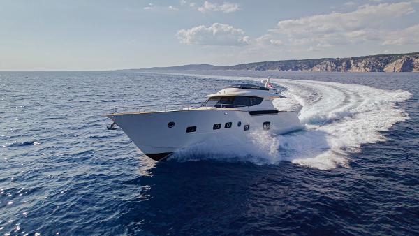 2022 Monachus 70 Fly
