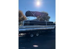 Sun Tracker Party Barge 22 XP3 2026 Sun Tracker Party Barge 22 XP3 pontoon boat under sunny sky.