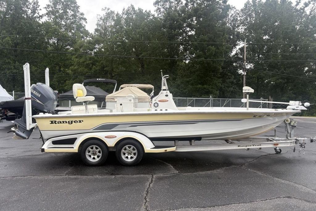 2003 Ranger 2300 Bay Ranger
