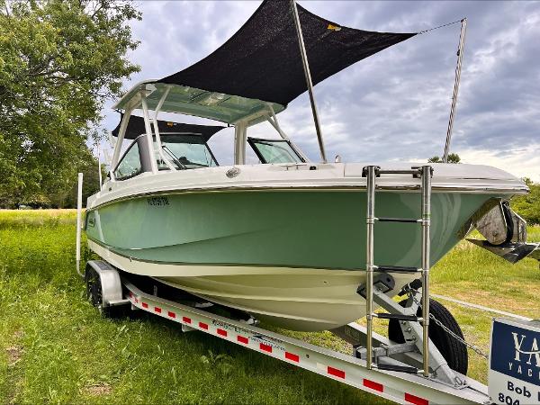 2023 Boston Whaler 240 Vantage