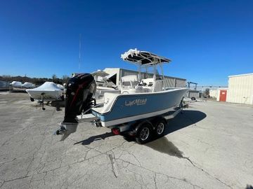 2025 Mako 214 Center Console