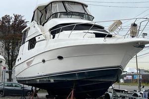 Silverton 453 Motor Yacht 2002 Silverton 453 Motor Yacht on dry dock, showcasing sleek design and spacious cabin.