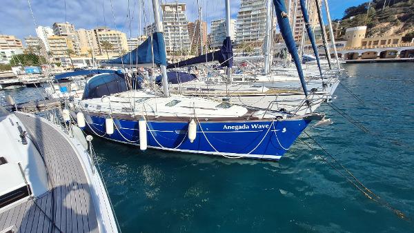 Beneteau Oceanis Clipper 411 2003 Beneteau Oceanis Clipper 411 sailboat docked in a marina with cityscape background.