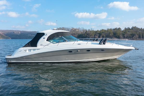 Sea Ray 420 Sundancer 2005 Sea Ray 420 Sundancer yacht on a serene lake with clear skies.