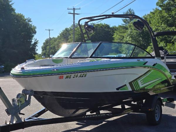 2015 Chaparral 203V