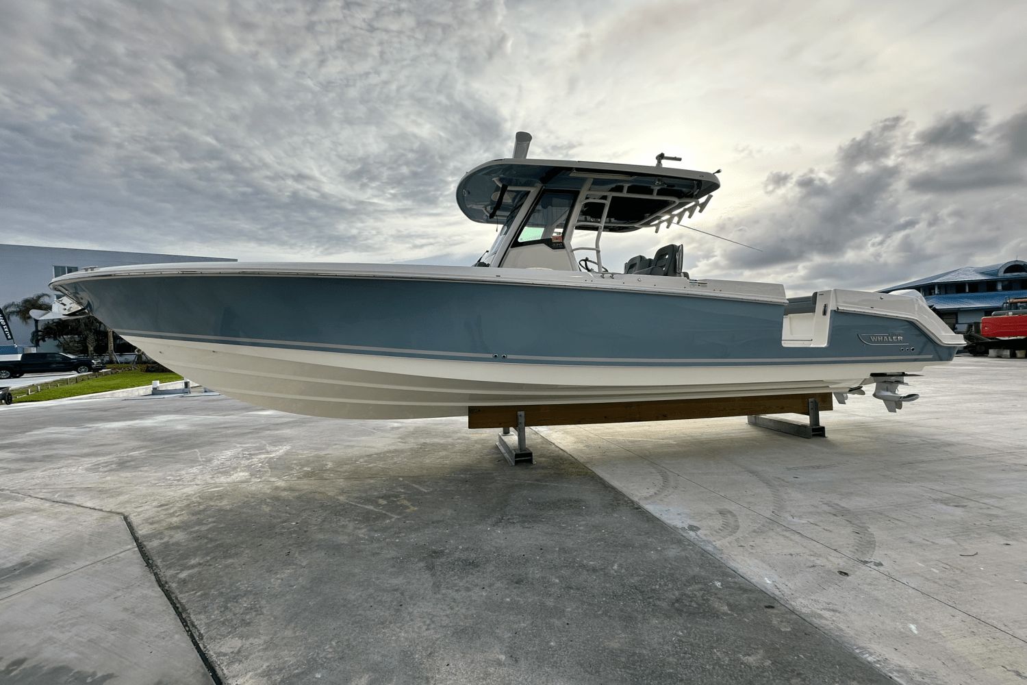 2023 Boston Whaler 330 Outrage
