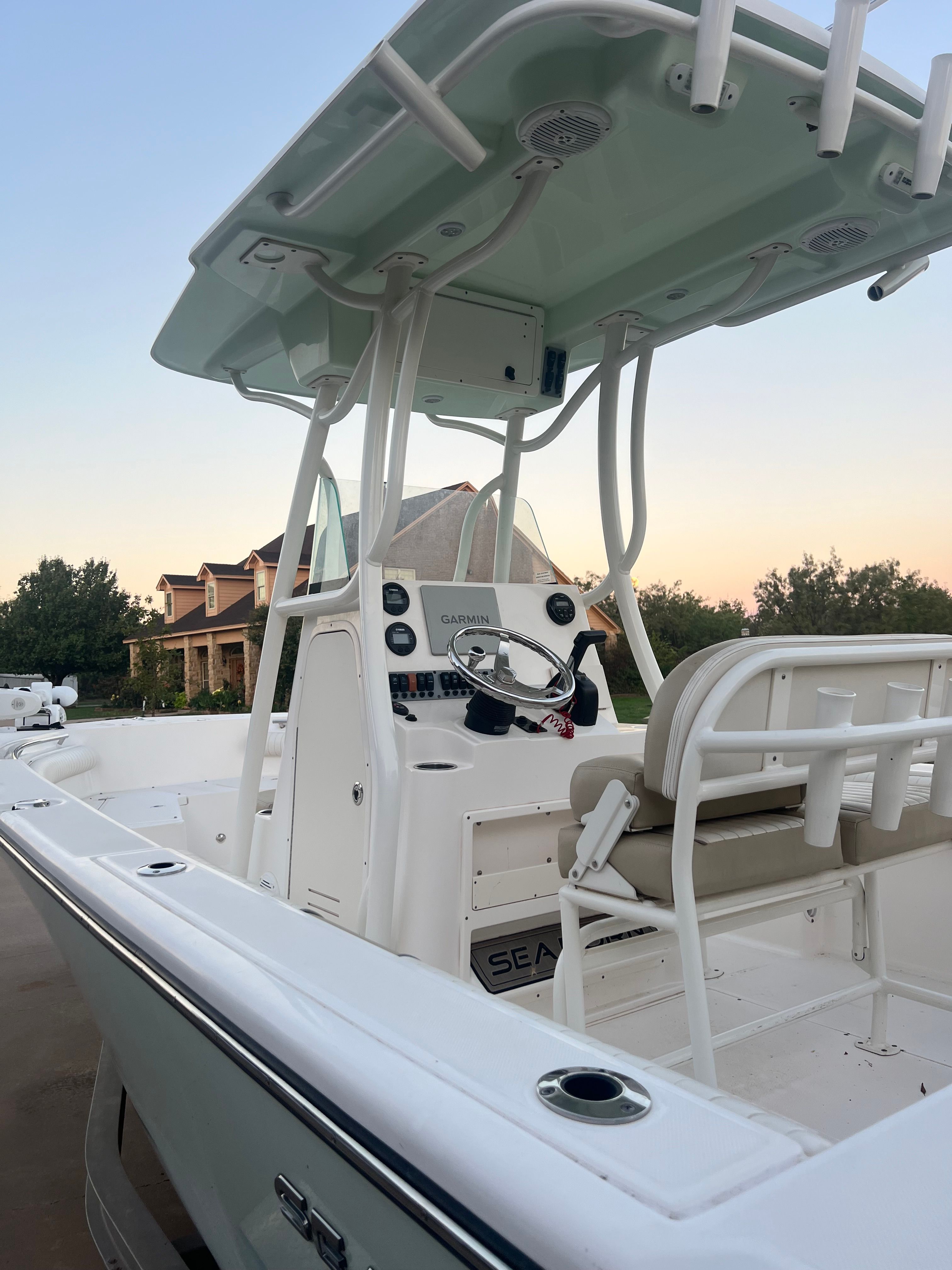 2018 Sea Born LX21 Center Console