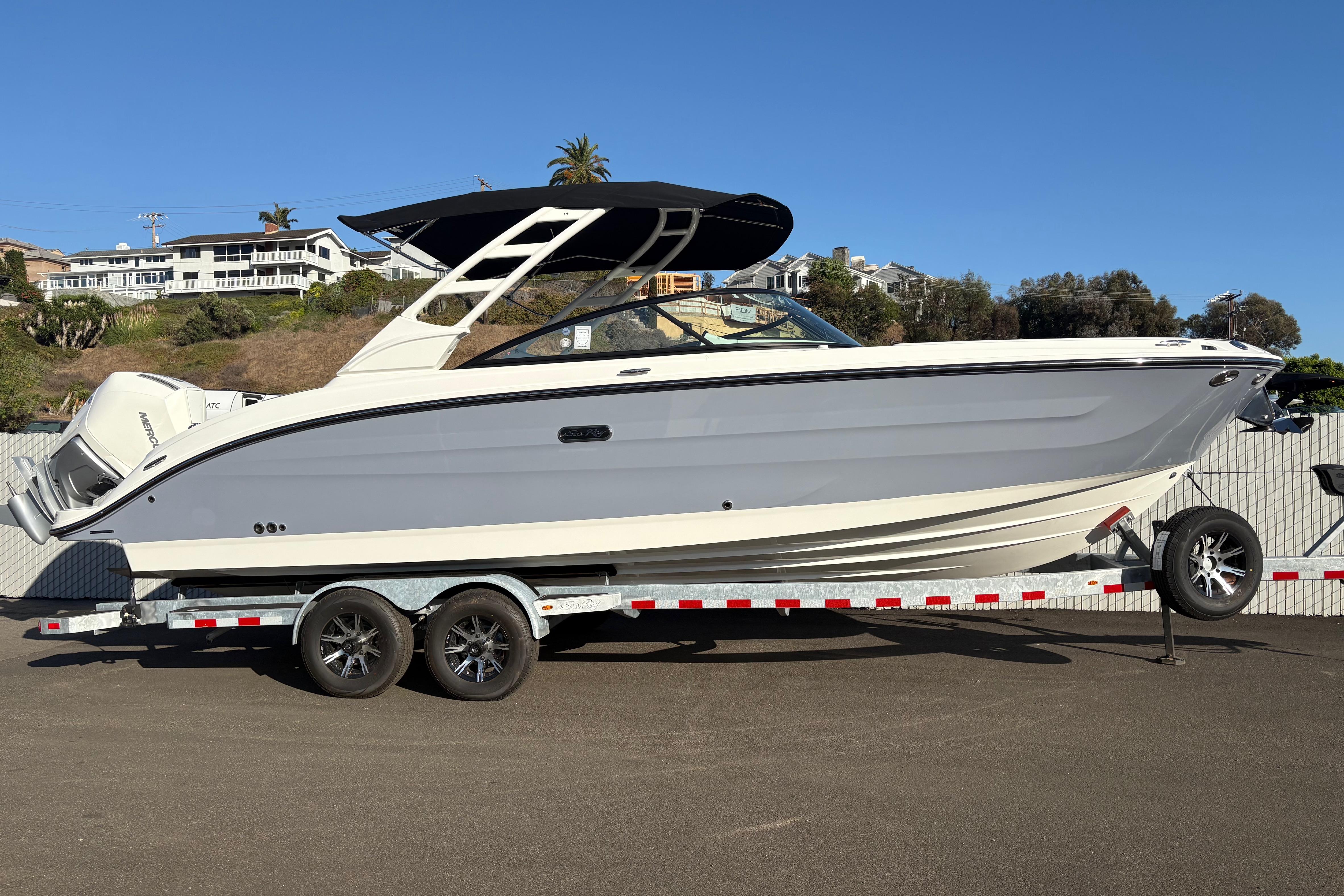2026 Sea Ray SDX 270 Outboard