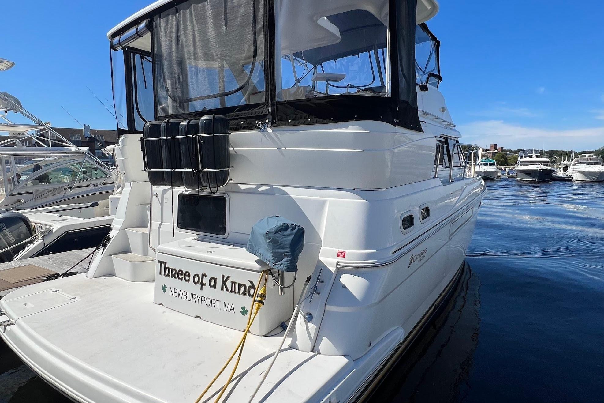2000 Cruisers Yachts 3750 Motoryacht