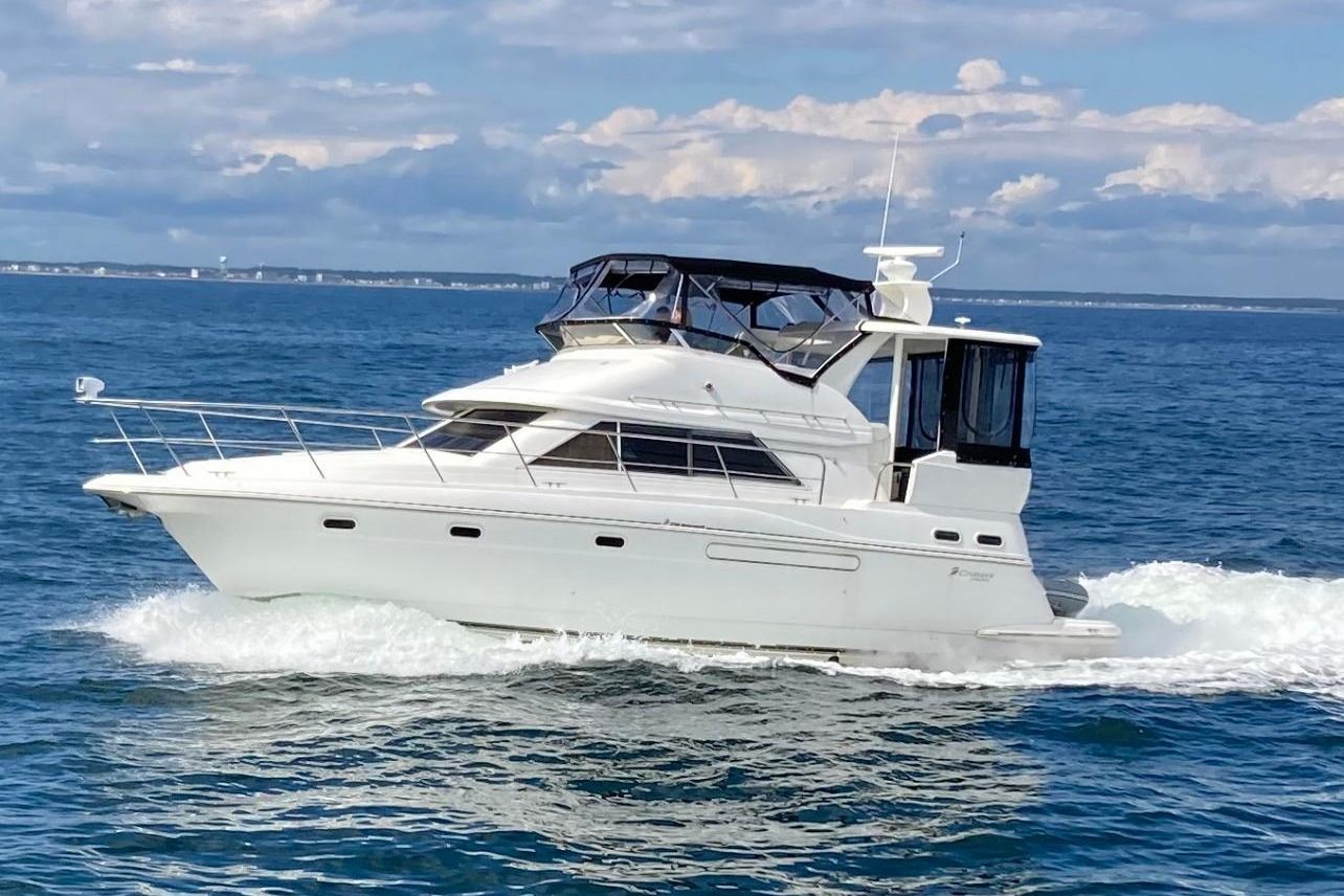 2000 Cruisers Yachts 3750 Motoryacht