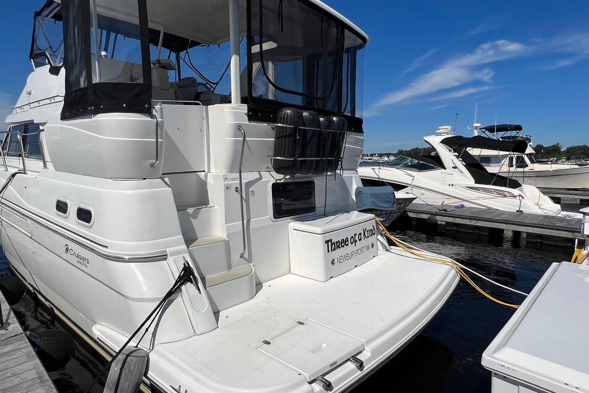 2000 Cruisers Yachts 3750 Motoryacht