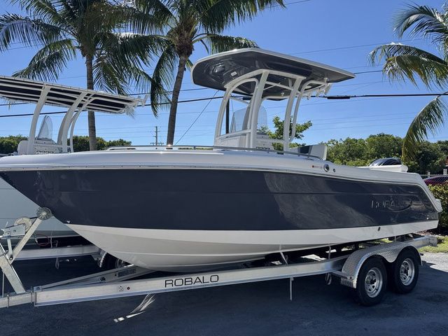 2025 Robalo R222