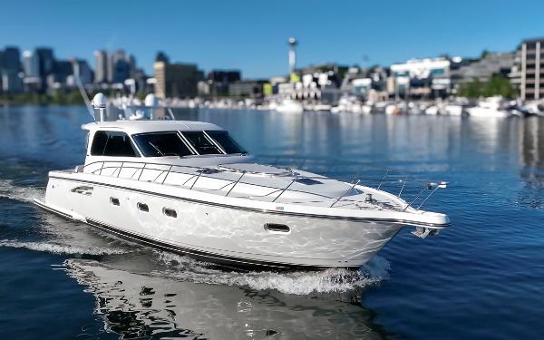 Tiara Yachts 5200 Sovran Salon 2005 Tiara Yachts 5200 Sovran Salon cruising on calm water near a cityscape.